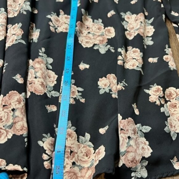 BUNDLE 3 FOR $18- Gypsy Rose Womens Large Black‎ Floral Top Back Cut Out - Picture 4 of 14